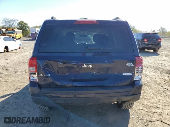 ✅ 2014 Jeep Patriot Latitude • VIN: 1C4NJRFB9ED784825 • Lot: 89816775. Wystawiony na Copart z przebiegiem 131 115 mil. Bezpłatny archiwum sprzedaży aukcyjnych z USA i szczegółowy raport historii pojazdu na DreamBid. Zdjęcie 6.