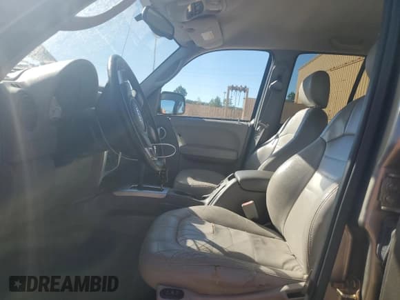 ✅ 2003 Jeep Liberty Limited • VIN: 1J4GK58K03W684684 • Лот: 82519035. Опубликован ранее на Copart с пробегом 221 464 миль. Бесплатный доступ к архиву аукционных продаж из США и подробный отчёт об истории автомобиля на DreamBid. Изображение 7.