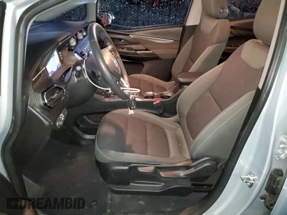 ✅ 2023 Chevrolet Bolt EV 1LT • VIN: 1G1FW6S04P4192513 • Lot: 83825224. Wystawiony na Copart z przebiegiem 26 912 mil. Bezpłatny archiwum sprzedaży aukcyjnych z USA i szczegółowy raport historii pojazdu na DreamBid. Zdjęcie 7.