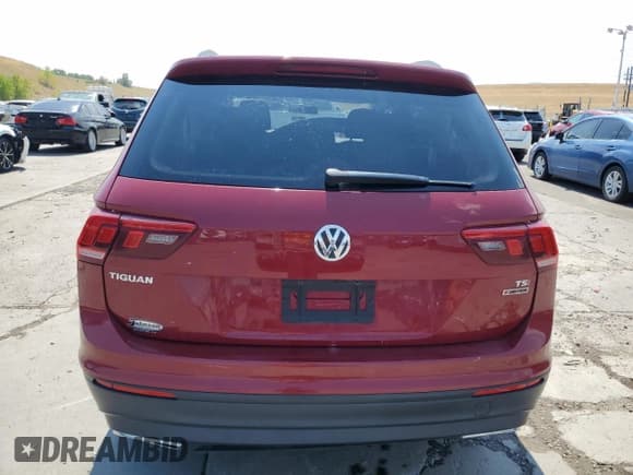 ✅ 2018 Volkswagen Tiguan S • VIN: 3VV0B7AX9JM108146 • Lot: 68926075. Wystawiony na Copart z przebiegiem 103 787 mil. Bezpłatny archiwum sprzedaży aukcyjnych z USA i szczegółowy raport historii pojazdu na DreamBid. Zdjęcie 6.