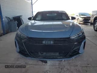 ✅ 2022 Audi RS e-tron GT • VIN: WAUAHBFW0N7902258 • Lot: 63346114. Wystawiony na Copart z przebiegiem Nie podano. Bezpłatny archiwum sprzedaży aukcyjnych z USA i szczegółowy raport historii pojazdu na DreamBid. Zdjęcie 5.