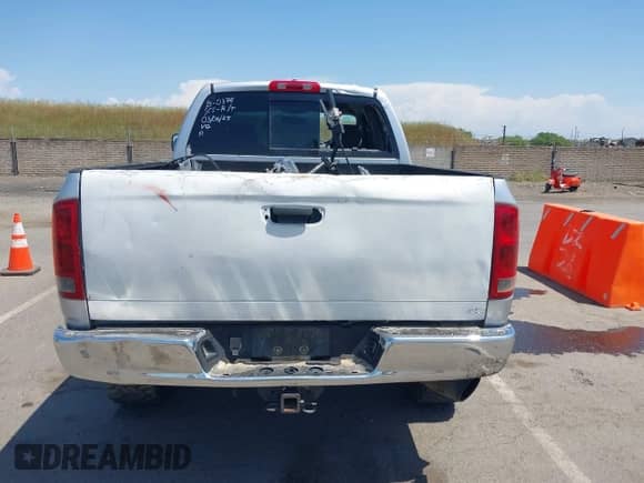 2006 Dodge 3500 SLT z VIN 3D7LX38C06G285382, wystawiony jako IAAI lot #42157287 z przebiegiem 158 742 mil mil oraz . Historia ofert i sprzedaży dostępna na DreamBid. Obrazek 15.