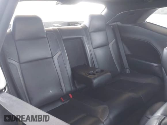 ✅ 2015 Dodge Challenger SXT Plus • VIN: 2C3CDZBGXFH700231 • Lot: 43407846. Wystawiony na IAAI z przebiegiem 129 305 mil. Bezpłatny archiwum sprzedaży aukcyjnych z USA i szczegółowy raport historii pojazdu na DreamBid. Zdjęcie 8.