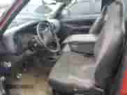 2001 Dodge 1500 Work Special z VIN 1B7HC16X61S212833, wystawiony jako Copart lot #77945574 z przebiegiem 279 676 mil mil oraz Czysty tytuł • Clean title. Historia ofert i sprzedaży dostępna na DreamBid. Obrazek 7.