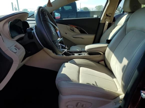 ✅ 2015 Buick LaCrosse • VIN: 1G4GA5GR0FF316447 • Lot: 63441965. Listed on Copart with 52,028 mi. Free auction sales archive from the USA and detailed vehicle history report at DreamBid. Image 7.