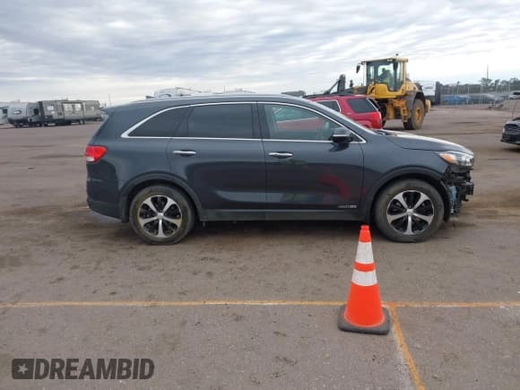✅ 2017 Kia Sorento EX • VIN: 5XYPHDA54HG330559 • Lot: 43380832. Listed on IAAI with 113,563 mi. Free auction sales archive from the USA and detailed vehicle history report at DreamBid. Image 14.