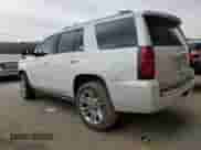 2020 Chevrolet Tahoe Premier z VIN 1GNSKCKJ7LR307957, wystawiony jako Copart lot #49585705 z przebiegiem 116 139 mil mil oraz Szkoda całkowita • Salvage title. Historia ofert i sprzedaży dostępna na DreamBid. Obrazek 2.