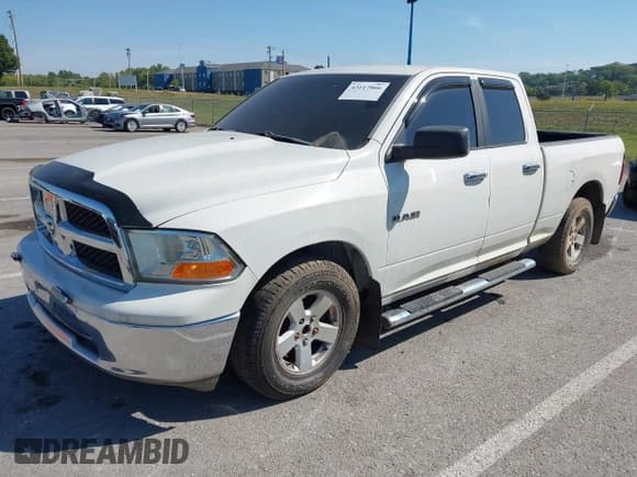 ✅ 2009 Dodge 1500 ST • VIN: 1D3HB18P29S796649 • Lot: 43117866. Wystawiony na IAAI z przebiegiem 294 122 mil. Bezpłatny archiwum sprzedaży aukcyjnych z USA i szczegółowy raport historii pojazdu na DreamBid. Zdjęcie 2.