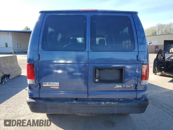 ✅ 2010 Ford Econoline Passenger XL • VIN: 1FBNE3BL8ADA92554 • Lot: 85097105. Listed on Copart with 165,640 mi. Free auction sales archive from the USA and detailed vehicle history report at DreamBid. Image 6.