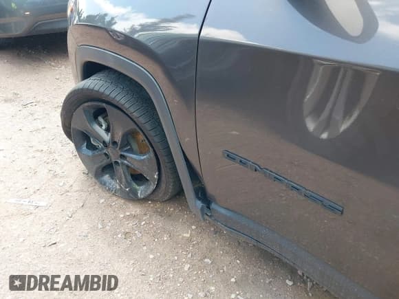 ✅ 2019 Jeep Compass Latitude • VIN: 3C4NJDBB3KT638113 • Lot: 42510167. Listed on IAAI with 69,034 mi. Free auction sales archive from the USA and detailed vehicle history report at DreamBid. Image 19.