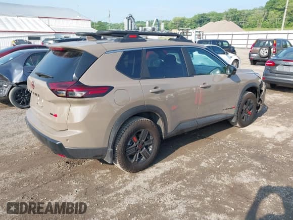 ✅ 2025 Nissan Rogue SV • VIN: 5N1BT3BBXSC805856 • Lot: 42431949. Listed on IAAI with 1,084 mi. Free auction sales archive from the USA and detailed vehicle history report at DreamBid. Image 4.