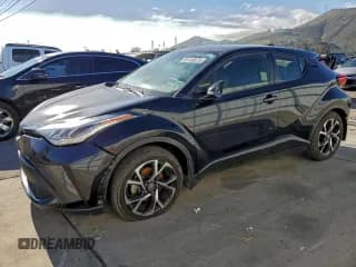 ✅ 2021 Toyota C-HR LE • VIN: JTNKHMBX7M1105567 • Лот: 95183875. Опубликован ранее на Copart с пробегом 125 773 миль. Бесплатный доступ к архиву аукционных продаж из США и подробный отчёт об истории автомобиля на DreamBid. Изображение 1.