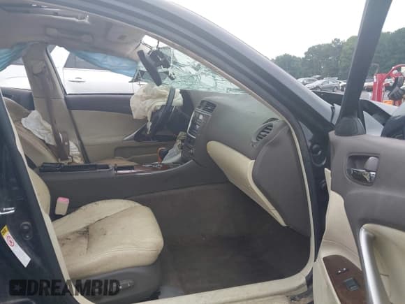 ✅ 2010 Lexus IS 250 • VIN: JTHCF5C20A2033414 • Lot: 42897972. Wystawiony na IAAI z przebiegiem Nie podano. Bezpłatny archiwum sprzedaży aukcyjnych z USA i szczegółowy raport historii pojazdu na DreamBid. Zdjęcie 5.