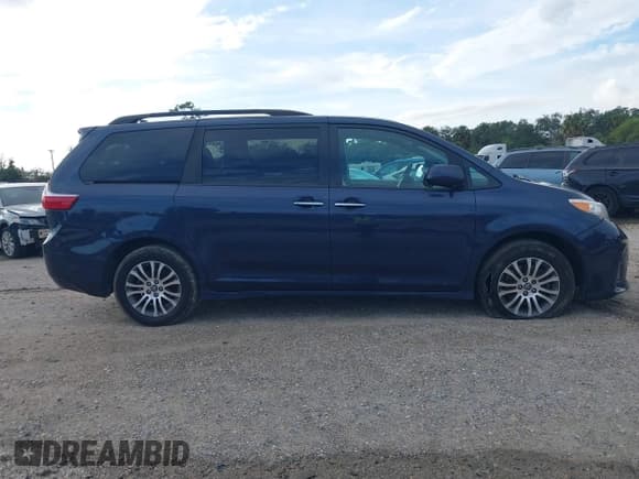 ✅ 2019 Toyota Sienna Limited • VIN: 5TDYZ3DC9KS983579 • Lot: 43839654. Listed on IAAI with 209,573 mi. Free auction sales archive from the USA and detailed vehicle history report at DreamBid. Image 13.