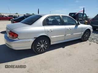 2004 Hyundai Sonata с VIN KMHWF25H54A989637, выставлен на аукционе Copart как лот 48164725 с пробегом 130 368 миль миль и Списание • Salvage title. История ставок и продаж доступна на DreamBid. Изображение 3.