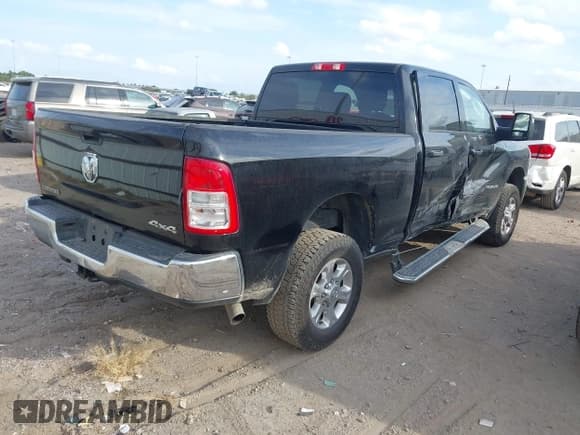 ✅ 2024 Ram 2500 Big Horn • VIN: 3C6UR5DJ5RG275886 • Lot: 43544114. Wystawiony na IAAI z przebiegiem 47 263 mil. Bezpłatny archiwum sprzedaży aukcyjnych z USA i szczegółowy raport historii pojazdu na DreamBid. Zdjęcie 4.