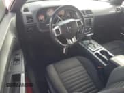 ✅ 2013 Dodge Challenger SXT • VIN: 2C3CDYAG0DH553698 • Lot: 78579964. Wystawiony na Copart z przebiegiem Nie podano. Bezpłatny archiwum sprzedaży aukcyjnych z USA i szczegółowy raport historii pojazdu na DreamBid. Zdjęcie 8.