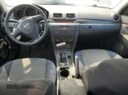 ✅ 2005 Mazda 3 i • VIN: JM1BK12F151328149 • Лот: 67232845. Опубликован ранее на Copart с пробегом 239 173 миль. Бесплатный доступ к архиву аукционных продаж из США и подробный отчёт об истории автомобиля на DreamBid. Изображение 8.