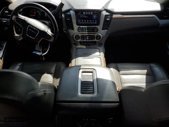 ✅ 2020 GMC Yukon XL Denali • VIN: 1GKS2HKJ2LR233910 • Lot: 60494915. Listed on Copart with 69,985 mi. Free auction sales archive from the USA and detailed vehicle history report at DreamBid. Image 8.