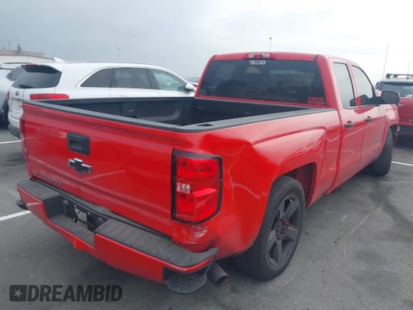 ✅ 2018 Chevrolet Silverado 1500 Custom • VIN: 1GCRCPEC4JZ284448 • Лот: 42583554. Опубликован ранее на IAAI с пробегом 107 461 миль. Бесплатный доступ к архиву аукционных продаж из США и подробный отчёт об истории автомобиля на DreamBid. Изображение 4.