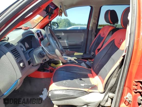 2007 Dodge Dakota ST z VIN 1D7HE28K97S124231, wystawiony jako Copart lot #69978265 z przebiegiem 345 179 mil mil oraz Szkoda całkowita • Salvage title. Historia ofert i sprzedaży dostępna na DreamBid. Obrazek 7.