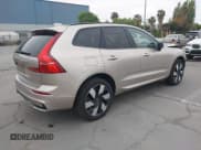 ✅ 2025 Volvo XC60 Plus • VIN: YV4H60RC7S1068305 • Lot: 42100343. Listed on IAAI with 1,870 mi. Free auction sales archive from the USA and detailed vehicle history report at DreamBid. Image 4.