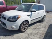 ✅ 2013 Kia Soul + • VIN: KNDJT2A65D7588128 • Lot: 42072496. Wystawiony na IAAI z przebiegiem 178 406 mil. Bezpłatny archiwum sprzedaży aukcyjnych z USA i szczegółowy raport historii pojazdu na DreamBid. Zdjęcie 2.