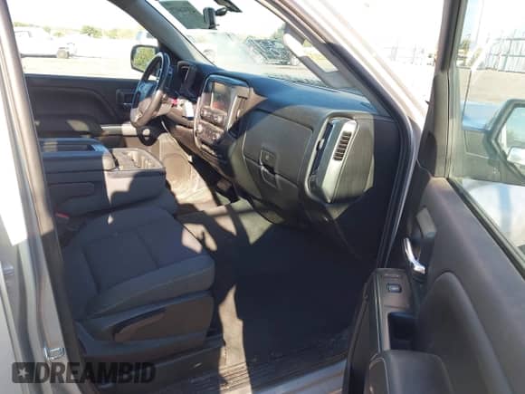 2019 Chevrolet Silverado 1500 LT z VIN 2GCRCPEC4K1119591, wystawiony jako IAAI lot #43316471 z przebiegiem 36 980 mil mil oraz . Historia ofert i sprzedaży dostępna na DreamBid. Obrazek 5.