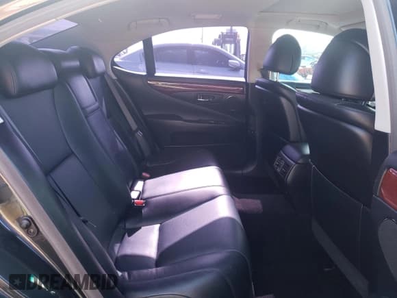 ✅ 2009 Lexus LS 460 • VIN: JTHBL46FX95086807 • Lot: 58094085. Listed on Copart with Not provided. Free auction sales archive from the USA and detailed vehicle history report at DreamBid. Image 10.