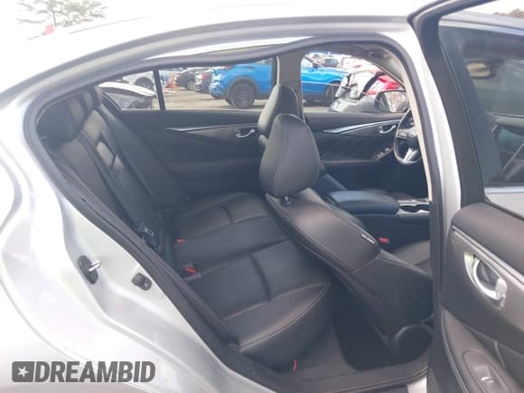 ✅ 2018 Infiniti Q50 Luxe • VIN: JN1EV7AP5JM361782 • Lot: 43777456. Listed on IAAI with 30,887 mi. Free auction sales archive from the USA and detailed vehicle history report at DreamBid. Image 8.