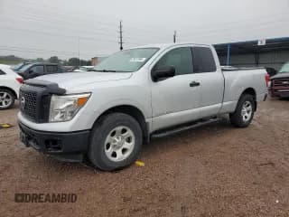✅ 2017 Nissan Titan SV • VIN: 1N6AA1C85HN557846 • Lot: 70917995. Wystawiony na Copart z przebiegiem 84 166 mil. Bezpłatny archiwum sprzedaży aukcyjnych z USA i szczegółowy raport historii pojazdu na DreamBid. Zdjęcie 1.