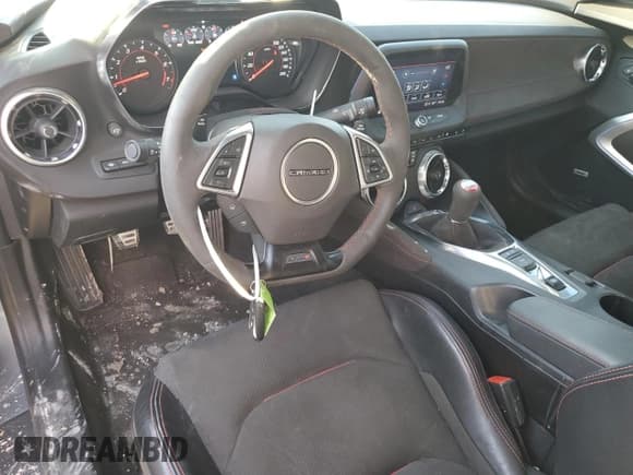 ✅ 2021 Chevrolet Camaro ZL1 • VIN: 1G1FJ1R61M0140058 • Lot: 43051595. Wystawiony na Copart z przebiegiem 29 896 mil. Bezpłatny archiwum sprzedaży aukcyjnych z USA i szczegółowy raport historii pojazdu na DreamBid. Zdjęcie 8.