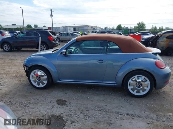 ✅ 2019 Volkswagen Beetle S • VIN: 3VW5DAAT1KM505762 • Lot: 42636158. Wystawiony na IAAI z przebiegiem 29 900 mil. Bezpłatny archiwum sprzedaży aukcyjnych z USA i szczegółowy raport historii pojazdu na DreamBid. Zdjęcie 14.