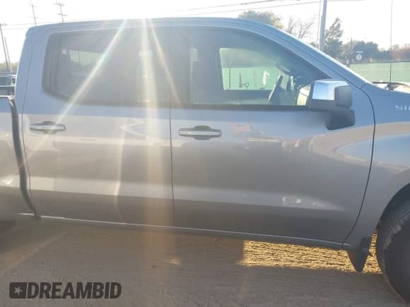 2026 Chevrolet Silverado 1500 LT z VIN 3GCUKDED5TG130130, wystawiony jako IAAI lot #43613368 z przebiegiem 3 302 mil mil oraz . Historia ofert i sprzedaży dostępna na DreamBid. Obrazek 13.