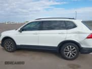 ✅ 2019 Volkswagen Tiguan SE • VIN: 3VV2B7AX3KM004357 • Lot: 43395115. Wystawiony na IAAI z przebiegiem 111 568 mil. Bezpłatny archiwum sprzedaży aukcyjnych z USA i szczegółowy raport historii pojazdu na DreamBid. Zdjęcie 14.