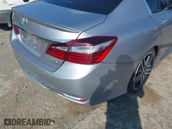 ✅ 2017 Honda Accord Sport SE • VIN: 1HGCR2F1XHA073219 • Lot: 43199796. Wystawiony na IAAI z przebiegiem Nie podano. Bezpłatny archiwum sprzedaży aukcyjnych z USA i szczegółowy raport historii pojazdu na DreamBid. Zdjęcie 19.