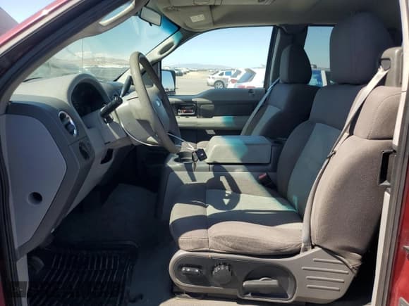 ✅ 2004 Ford F-150 XLT • VIN: 1FTPX14524NC07794 • Lot: 67358145. Wystawiony na Copart z przebiegiem 236 228 mil. Bezpłatny archiwum sprzedaży aukcyjnych z USA i szczegółowy raport historii pojazdu na DreamBid. Zdjęcie 7.