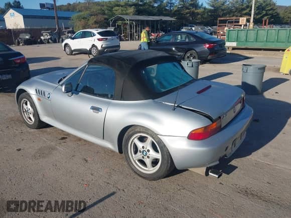 1998 BMW 3 Series Z3 1.9 with VIN 4USCH7330WLE10550, listed as a IAAI auction lot 43333873 with 84,380 mi miles and . Bid and sale history available at DreamBid. Image 3.