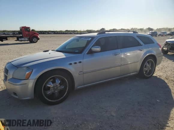 2005 Dodge Magnum RT z VIN 2D4GV58285H518589, wystawiony jako Copart lot #81406034 z przebiegiem 121 227 mil mil oraz Szkoda całkowita • Salvage title. Historia ofert i sprzedaży dostępna na DreamBid. Obrazek 1.