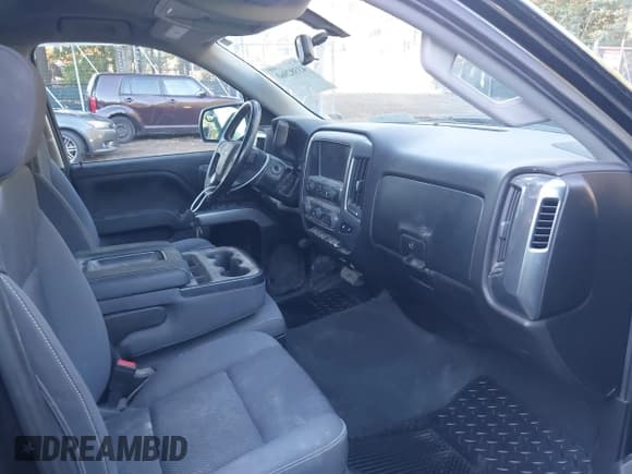 ✅ 2019 Chevrolet Silverado 1500 LT • VIN: 2GCVKPEC7K1217712 • Lot: 43382960. Wystawiony na IAAI z przebiegiem 84 088 mil. Bezpłatny archiwum sprzedaży aukcyjnych z USA i szczegółowy raport historii pojazdu na DreamBid. Zdjęcie 5.