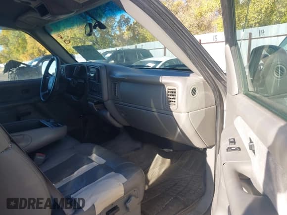 ✅ 2000 Chevrolet Silverado 1500 LS • VIN: 2GCEK19T9Y1166410 • Лот: 43582432. Опубликован ранее на IAAI с пробегом Не указан. Бесплатный доступ к архиву аукционных продаж из США и подробный отчёт об истории автомобиля на DreamBid. Изображение 5.