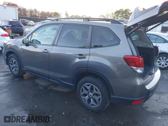 ✅ 2020 Subaru Forester Premium • VIN: JF2SKAJC3LH542752 • Lot: 43617821. Listed on IAAI with 54,383 mi. Free auction sales archive from the USA and detailed vehicle history report at DreamBid. Image 3.