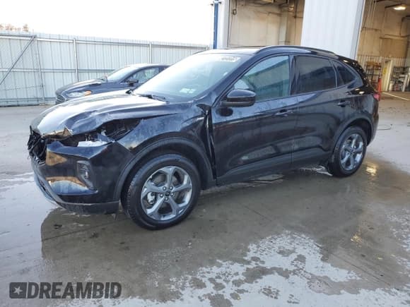 ✅ 2025 Ford Escape ST-Line Select • VIN: 1FMCU9NA7SUB23759 • Лот: 92727315. Опубликован ранее на Copart с пробегом 21 030 миль. Бесплатный доступ к архиву аукционных продаж из США и подробный отчёт об истории автомобиля на DreamBid. Изображение 1.