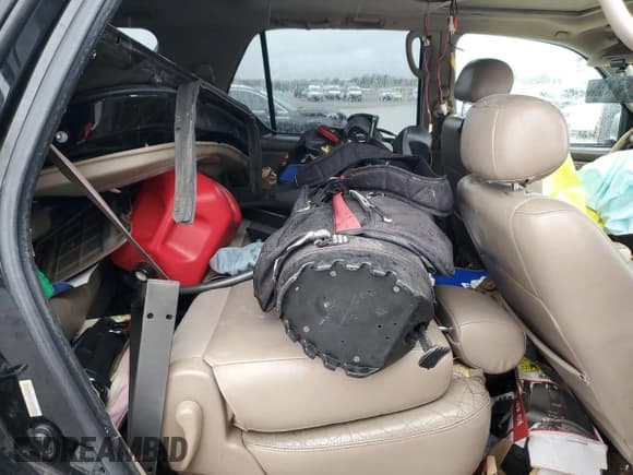 ✅ 2002 Toyota Sequoia Limited • VIN: 5TDZT38A02S073558 • Lot: 82727635. Wystawiony na Copart z przebiegiem 359 911 mil. Bezpłatny archiwum sprzedaży aukcyjnych z USA i szczegółowy raport historii pojazdu na DreamBid. Zdjęcie 11.