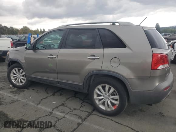 ✅ 2011 Kia Sorento LX • VIN: 5XYKT4A25BG100969 • Лот: 86716455. Опубликован ранее на Copart с пробегом 222 596 миль. Бесплатный доступ к архиву аукционных продаж из США и подробный отчёт об истории автомобиля на DreamBid. Изображение 2.