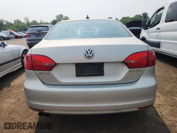 ✅ 2011 Volkswagen Jetta SEL • VIN: 3VWLZ7AJ1BM394320 • Lot: 67528015. Listed on Copart with 225,314 mi. Free auction sales archive from the USA and detailed vehicle history report at DreamBid. Image 6.