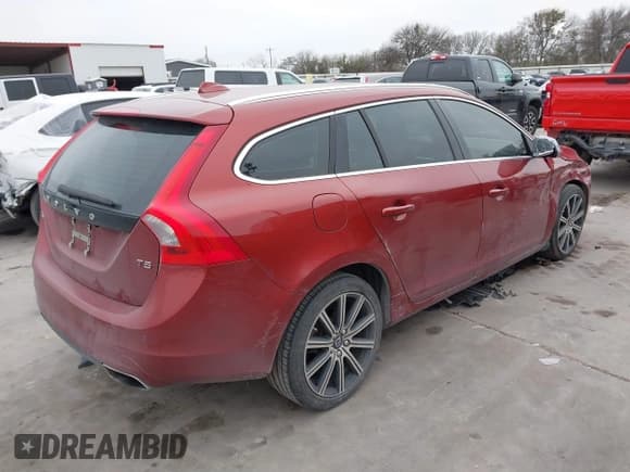 ✅ 2015 Volvo V60 T5 Drive-E Premier • VIN: YV140MEK5F1246462 • Lot: 41279941. Wystawiony na IAAI z przebiegiem 81 250 mil. Bezpłatny archiwum sprzedaży aukcyjnych z USA i szczegółowy raport historii pojazdu na DreamBid. Zdjęcie 4.