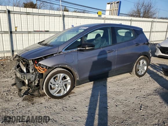 ✅ 2022 Chevrolet Bolt EV 1LT • VIN: 1G1FW6S0XN4128215 • Lot: 46841595. Wystawiony na Copart z przebiegiem 97 272 mil. Bezpłatny archiwum sprzedaży aukcyjnych z USA i szczegółowy raport historii pojazdu na DreamBid. Zdjęcie 1.