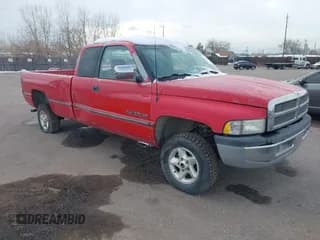 ✅ 1997 Dodge 1500 • VIN: 1B7HF13Z7VJ613610 • Lot: 43844598. Wystawiony na IAAI z przebiegiem 77 142 mil. Bezpłatny archiwum sprzedaży aukcyjnych z USA i szczegółowy raport historii pojazdu na DreamBid. Zdjęcie 1.