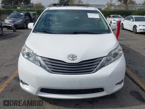 ✅ 2014 Toyota Sienna XLE • VIN: 5TDYK3DC3ES415711 • Lot: 43643569. Listed on IAAI with 205,322 mi. Free auction sales archive from the USA and detailed vehicle history report at DreamBid. Image 12.